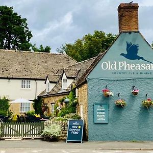 The Old Pheasant Hotel Glaston Exterior photo