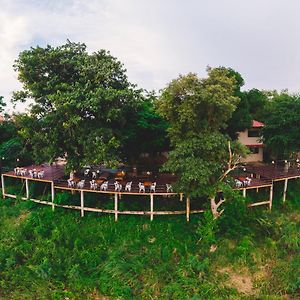 Pilgrim'S Kitchen & Inn Savannakhet Exterior photo