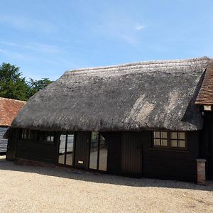 The Thatched Barn Villa Thame Exterior photo