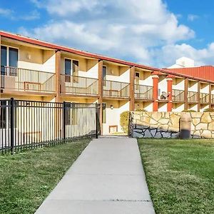 Countryside Suites Kansas City Independence I-70 East Sports Complex Hotel Exterior photo