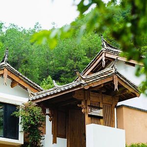 Lux* Tea Horse Road Peach Valley Hotel Lijiang  Exterior photo