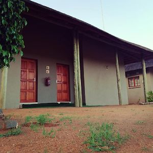 Mashusha Guest House Shoshong Exterior photo