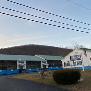 Travelodge By Wyndham Lincoln Near White Mountain Exterior photo