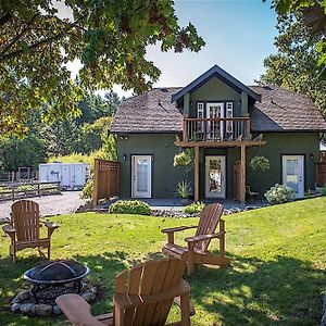 Guest Suites On Benvenuto Brentwood Bay Exterior photo