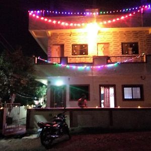 अतिथी निवास Hotel Jejuri Exterior photo