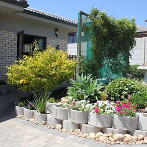 Traveller'S Rest, Reebok Bed & Breakfast Mossel Bay Exterior photo