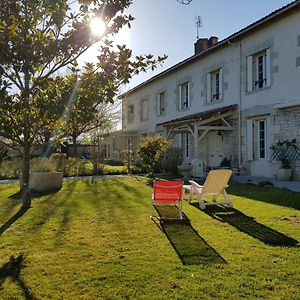 Domaine De Pelouaille - Chambre D'Hotes Bed & Breakfast Saint-Jean-d'Angely Exterior photo