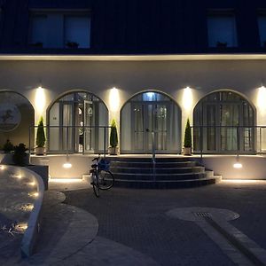 Hotel Cavallo Bianco Reggiolo Exterior photo