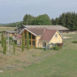 Au Domaine Du Cerf Bed & Breakfast Vyans-le-Val Exterior photo