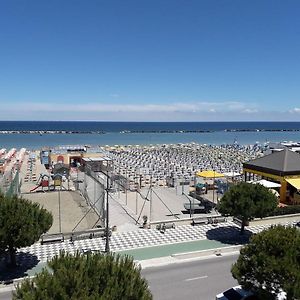 Hotel Real Cesenatico Exterior photo