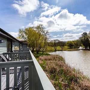 The Vale Golf & Country Club Villa Bishampton Exterior photo