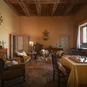 Palazzo Bonfranceschi Bed & Breakfast Belforte del Chienti Exterior photo