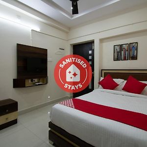 Oyo 46991 Sk7 Service Apartments Vijayawada Exterior photo