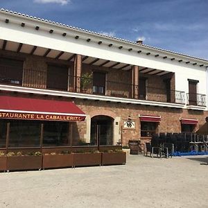 Hostal La Caballeriza Hotel Malpartida de Caceres Exterior photo