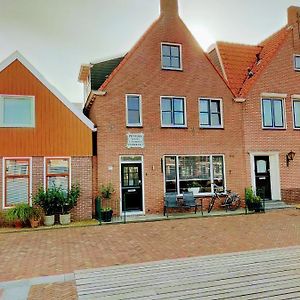 Noemie'S Pension House Bed & Breakfast Volendam Exterior photo