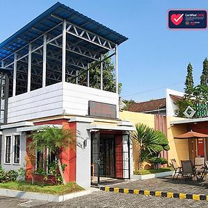 Hotel Griya Wijaya Ambarawa Exterior photo