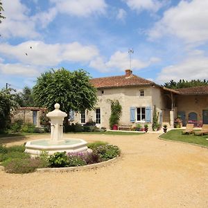 Le Mas Pouantais Bed & Breakfast Exterior photo