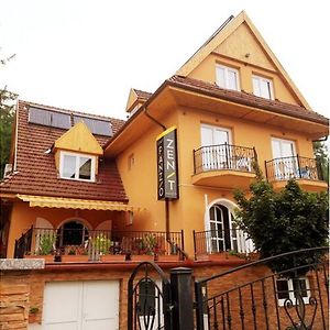 Zenit Panzio Bed & Breakfast Miskolc Exterior photo