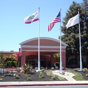 Concord Plaza Hotel Exterior photo