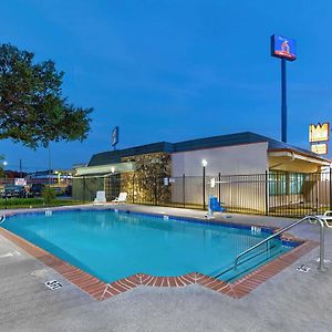 Studio 6-Denton, Tx - Unt Hotel Exterior photo