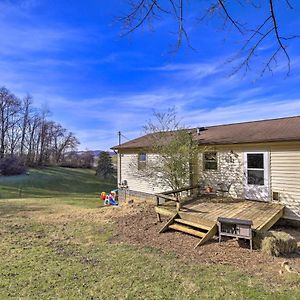 Pet-Friendly Home With Grill And Farm In Meadowview! Exterior photo