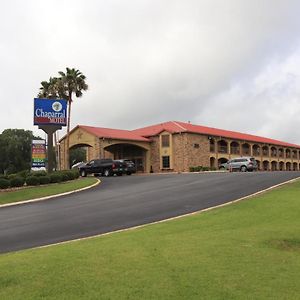 Chaparral Motel Hallettsville Exterior photo