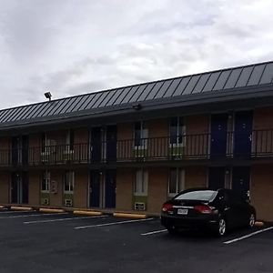 Travelodge By Wyndham Petersburg Exterior photo