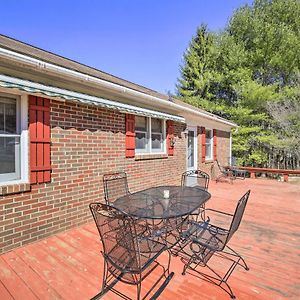 Quaint Creekside Home With Spacious Deck And Yard Atkins Exterior photo