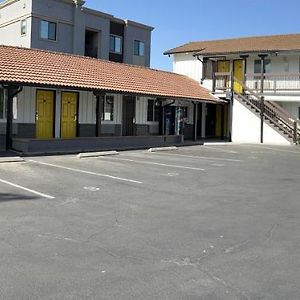 Escondido Inn Exterior photo