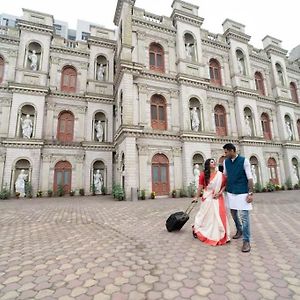 Aristro Club Hotel Kolkata Exterior photo