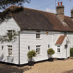 Cosy Cottage With Beautiful Garden, Hottub & Sauna Marden  Exterior photo