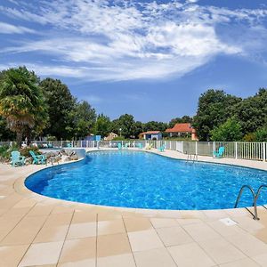 Cottage With Swimming Pool And Activities Saint-Savinien Exterior photo