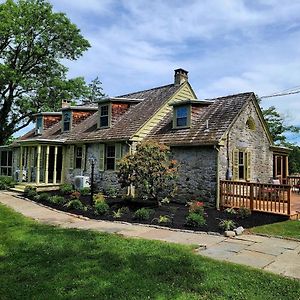 Downingtown Manor - 1900S Farmhouse With Creek Views Villa Exterior photo