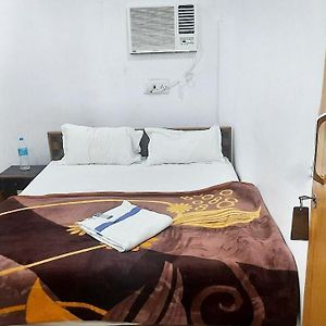 Staymaker Hotel Raj Ganga Gonda Exterior photo