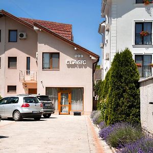 Pensiunea Clasic Hunedoara Hotel Pestisu Mare Exterior photo