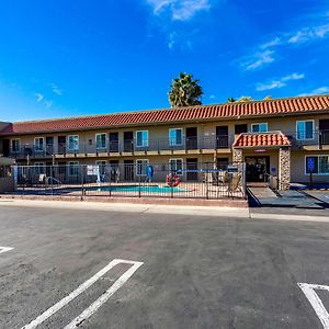 Econo Lodge Inn & Suites Escondido Downtown Exterior photo