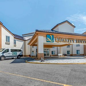 Quality Suites Kansas City International Airport Exterior photo