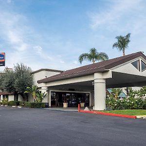 Howard Johnson By Wyndham Fullerton/Anaheim Conference Cntr Hotel Exterior photo