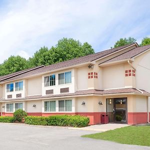 Super 8 By Wyndham Oneonta/Cooperstown Hotel Exterior photo