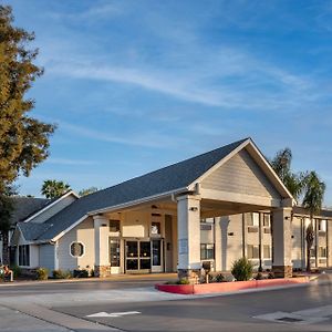 Best Western Town & Country Lodge Tulare Exterior photo