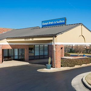 Days Inn & Suites By Wyndham Rocky Mount Golden East Exterior photo