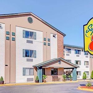 Super 8 By Wyndham Louisville Airport Exterior photo