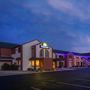 Days Inn By Wyndham Wichita West Near Airport Exterior photo