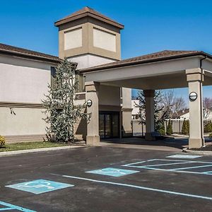 Quality Inn & Suites Nj State Capital Area Morrisville  Exterior photo