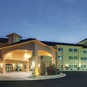 Comfort Inn & Suites Verona At Turning Stone Resort Casino Exterior photo