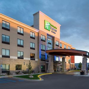 Holiday Inn Express Hotel & Suites Bismarck, An Ihg Hotel Exterior photo