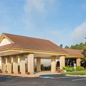 Days Inn & Conf Center By Wyndham Southern Pines Pinehurst Exterior photo