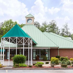 Days Inn By Wyndham Petersburg/South Fort Lee Exterior photo