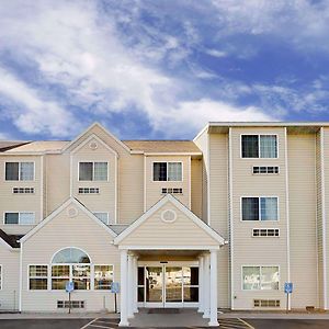 Microtel Inn & Suites By Wyndham Prairie Du Chien Exterior photo