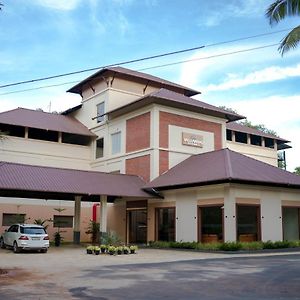 Valluvanad Residency Hotel Perintalmanna Exterior photo